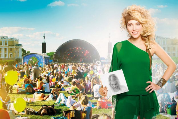 Before and After Hairdreams Volume Long Curly Blonde Style